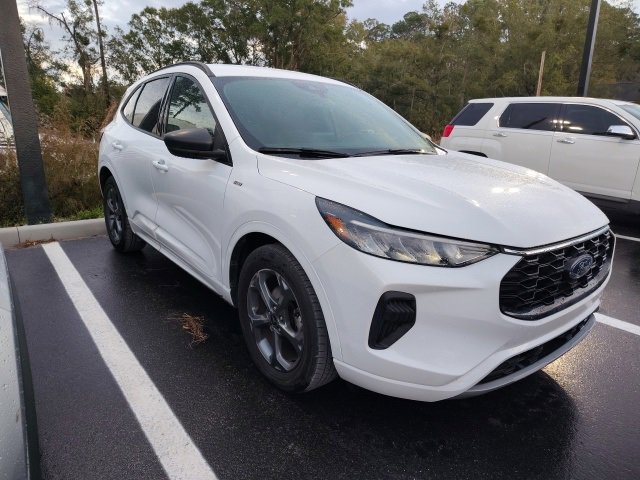 Used 2023 Ford Escape ST-Line image 2