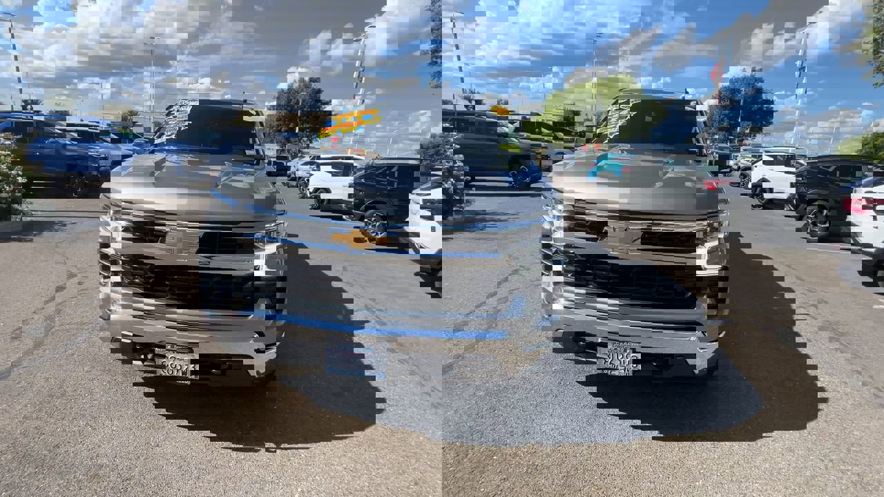 Used 2023 Chevrolet Silverado 1500 LT w/ Z71 Off-Road Package AWD/4WD image 2