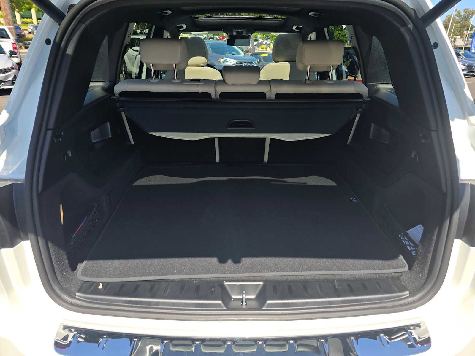 Used 2025 Mercedes-Benz GLB 250 4MATIC image 17