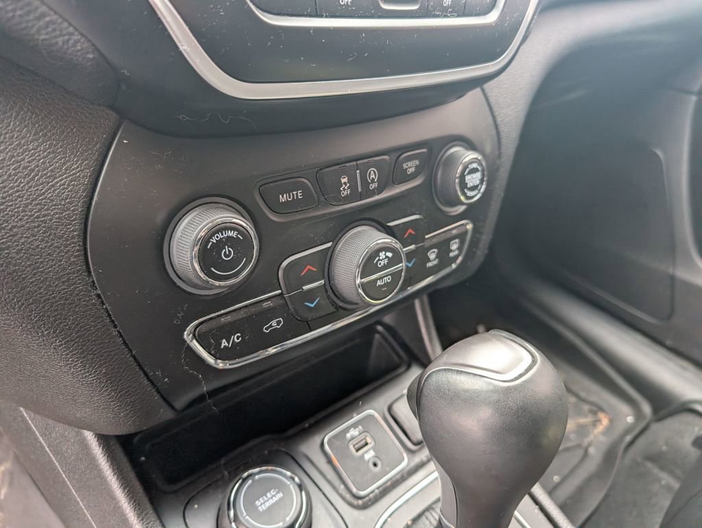 Used 2021 Jeep Cherokee Latitude Lux w/ Sun & Sound Group image 22