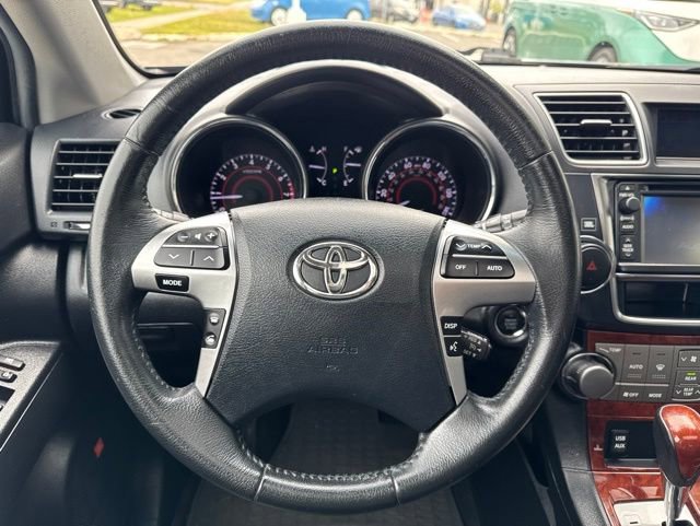 Used 2013 Toyota Highlander Limited AWD/4WD image 10