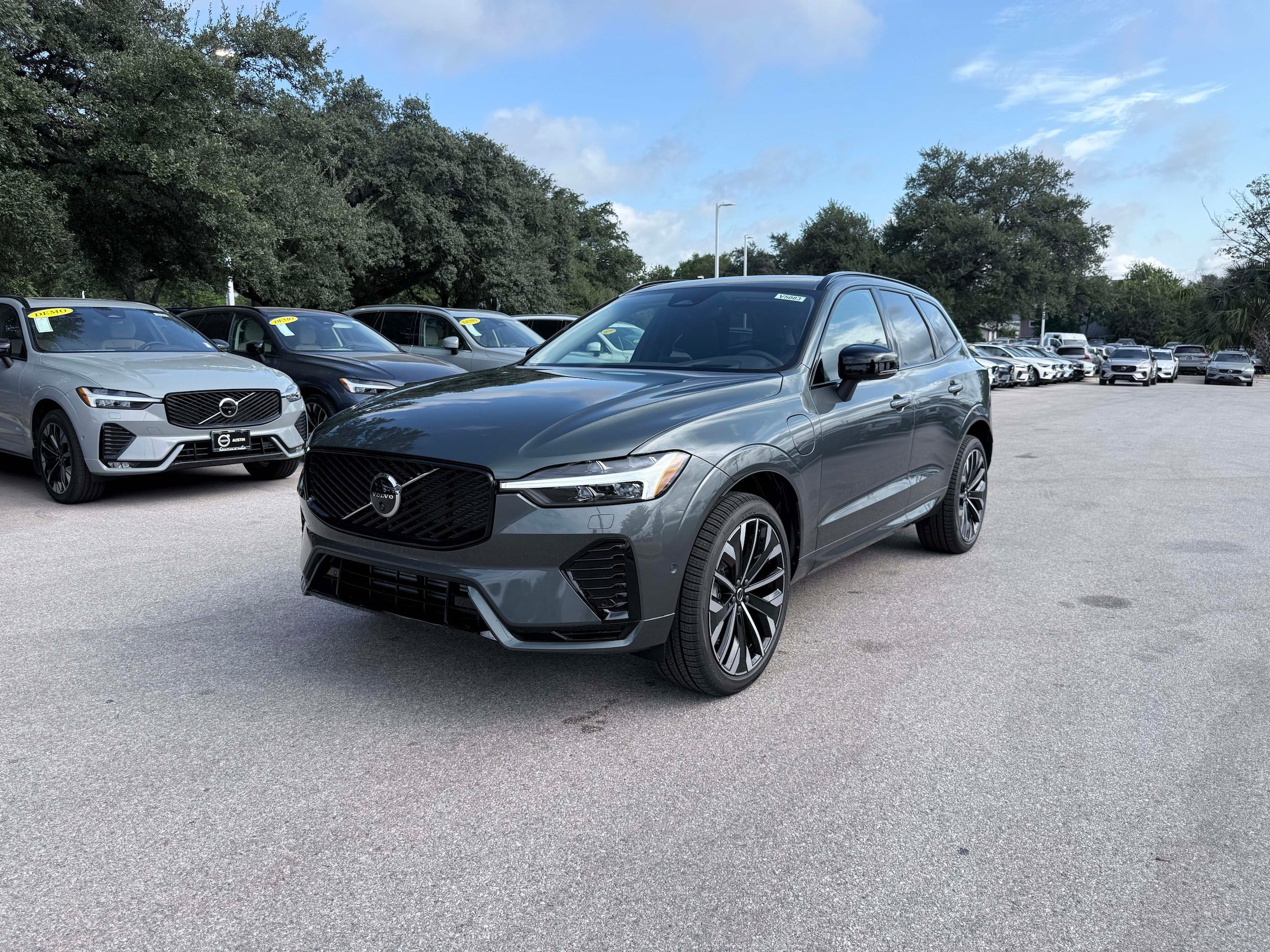 New 2026 Volvo XC60 T8 Ultra w/ Protection Package Premier AWD/4WD image 2