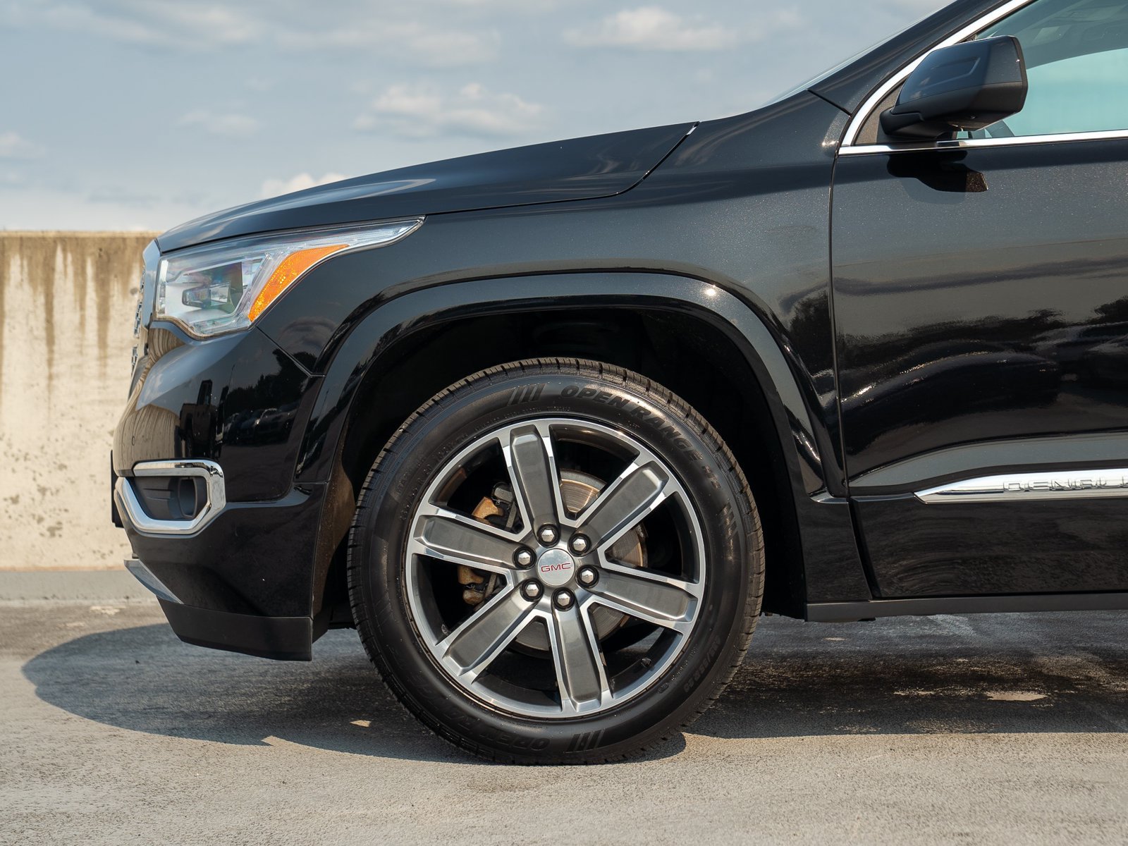 Used 2018 GMC Acadia Denali w/ Technology Package AWD/4WD image 14