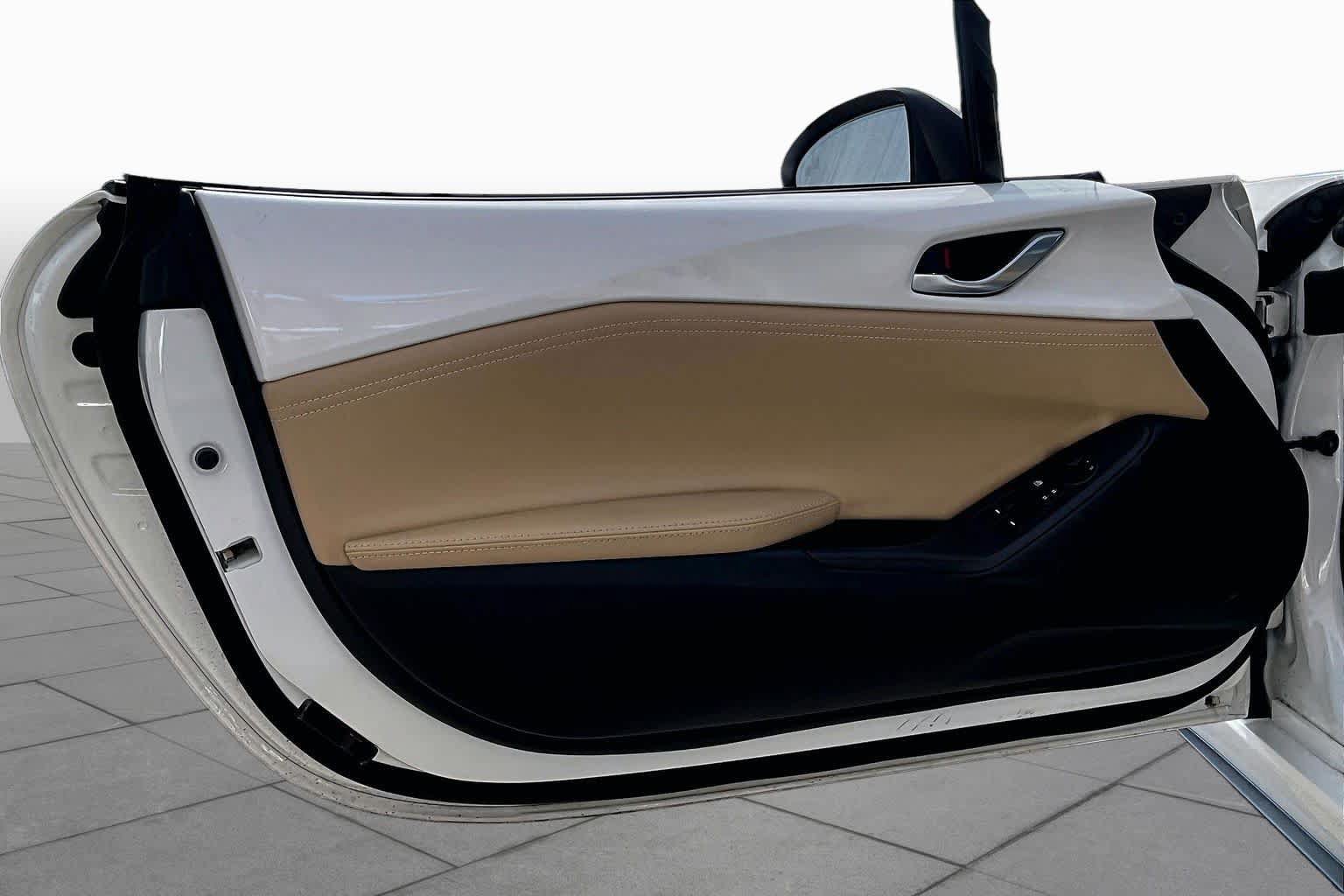 Used 2024 MAZDA MX-5 Miata Grand Touring RWD image 19