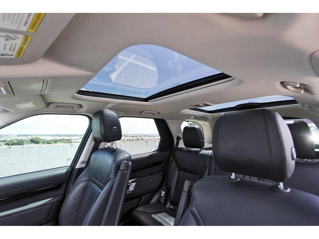 Used 2020 Land Rover Discovery SE AWD/4WD image 27
