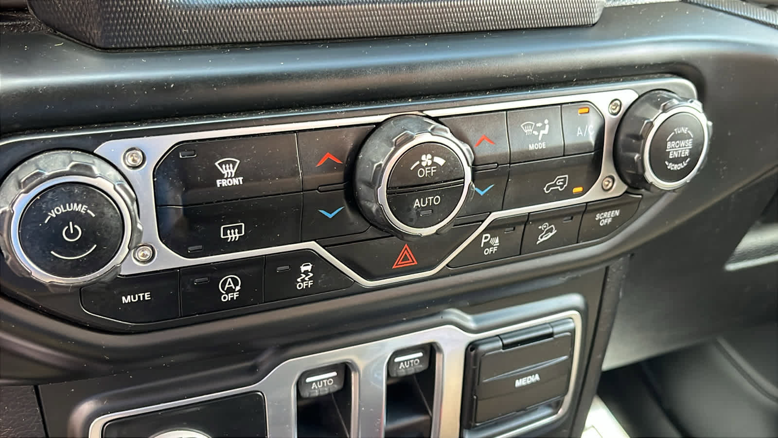 Used 2018 Jeep Wrangler Sport AWD/4WD image 21