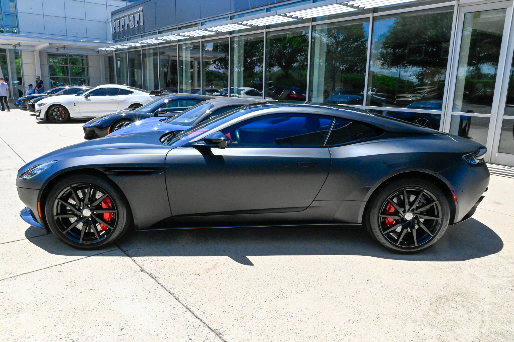 Used 2021 Aston Martin DB11 Coupe RWD image 8