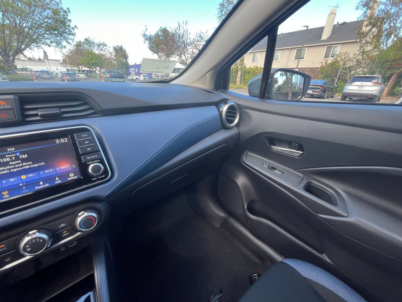 Used 2025 Nissan Versa SV image 33