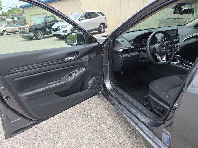 Used 2024 Nissan Altima 2.5 SV image 17