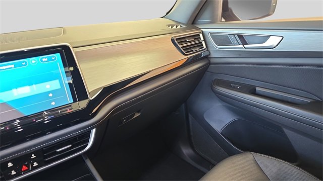 Used 2024 Volkswagen Atlas Cross Sport SE image 25