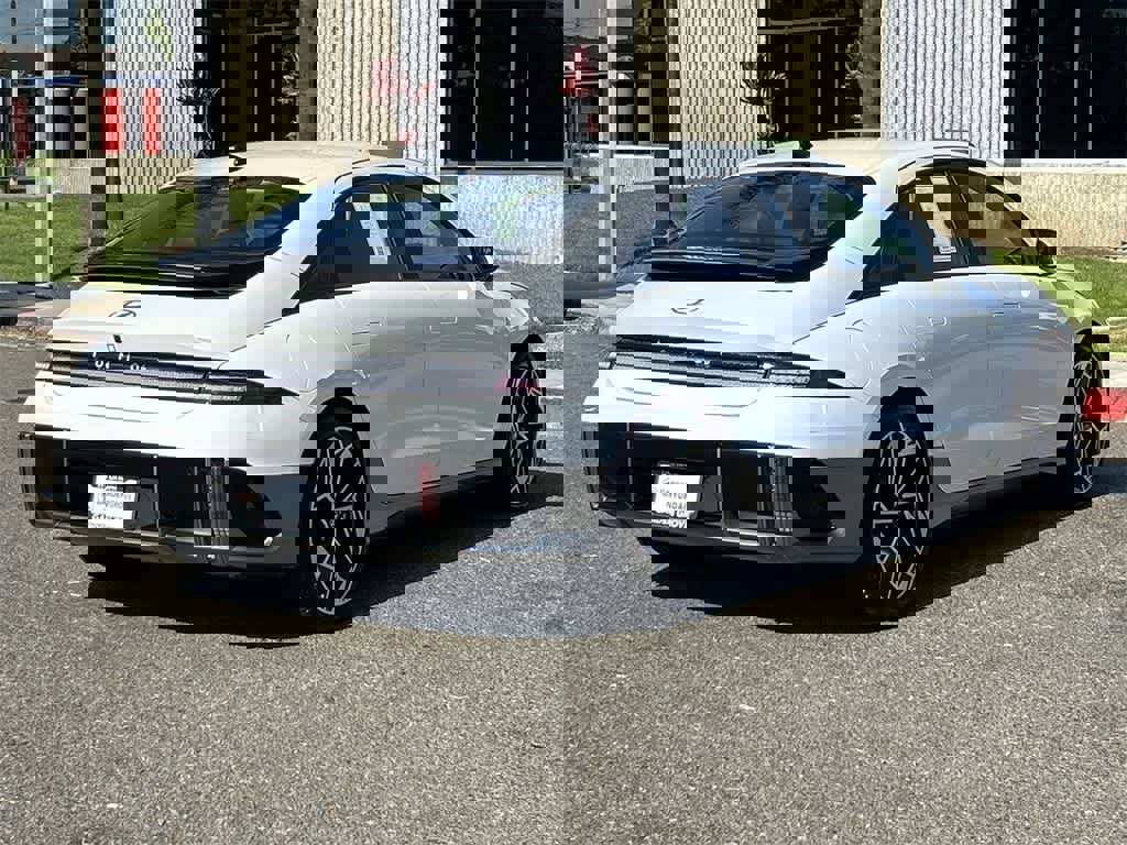 Used 2025 Hyundai Ioniq 6 SEL image 12