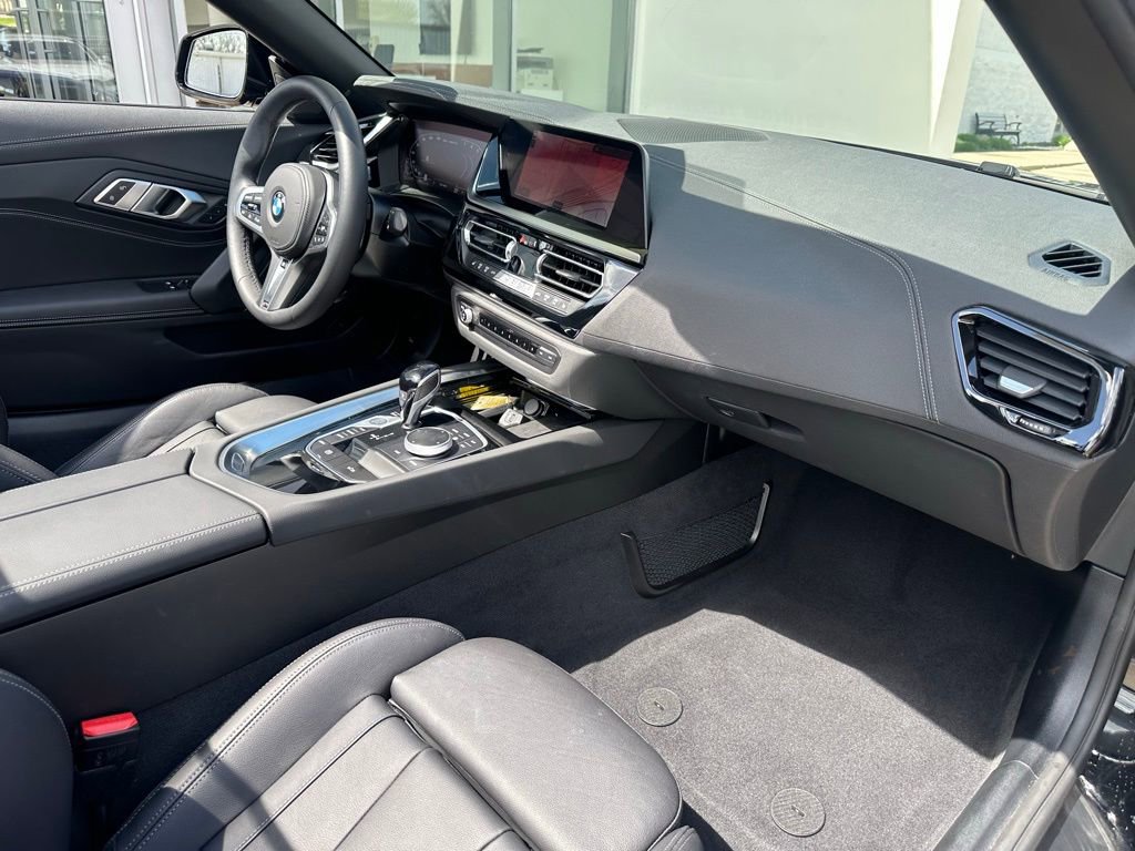 Used 2024 BMW Z4 M40i w/ Shadowloine Package RWD image 25