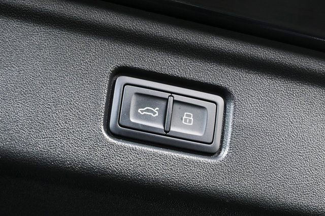 Certified 2025 Audi A6 e-tron Premium Plus w/ Premium Plus image 29