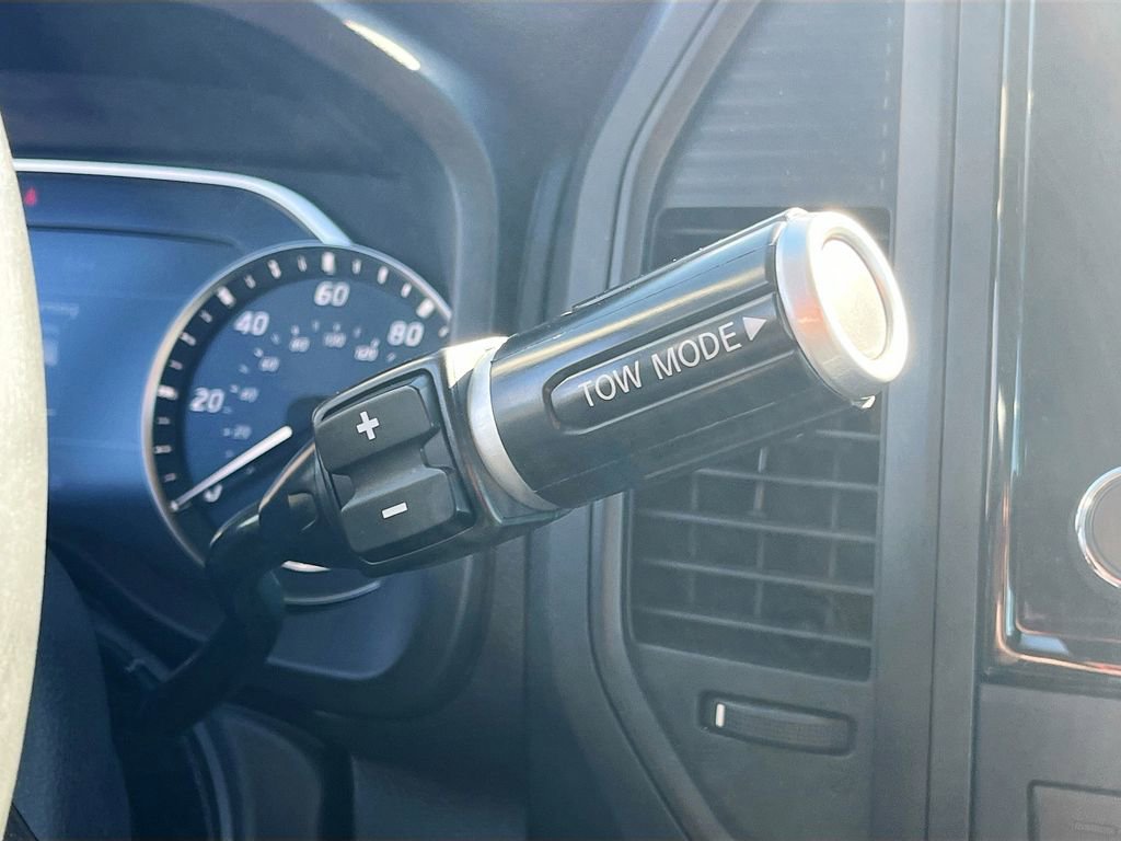 Used 2024 Nissan Titan SV w/ SV Convenience Package image 16