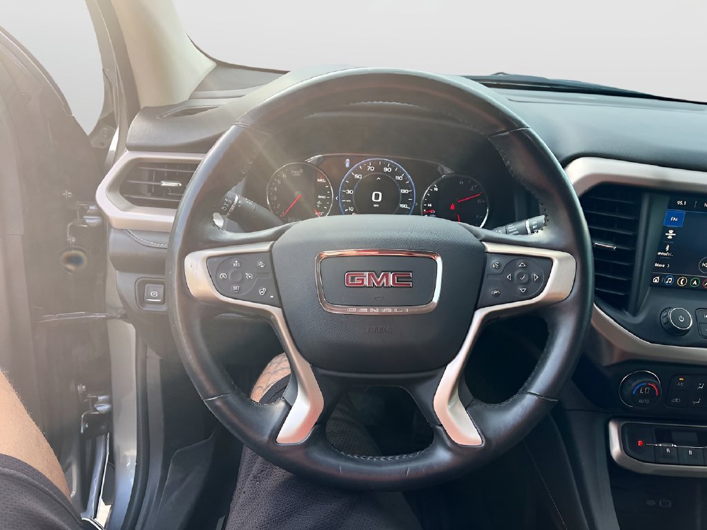 Used 2021 GMC Acadia Denali w/ Denali Technology Package FWD image 11