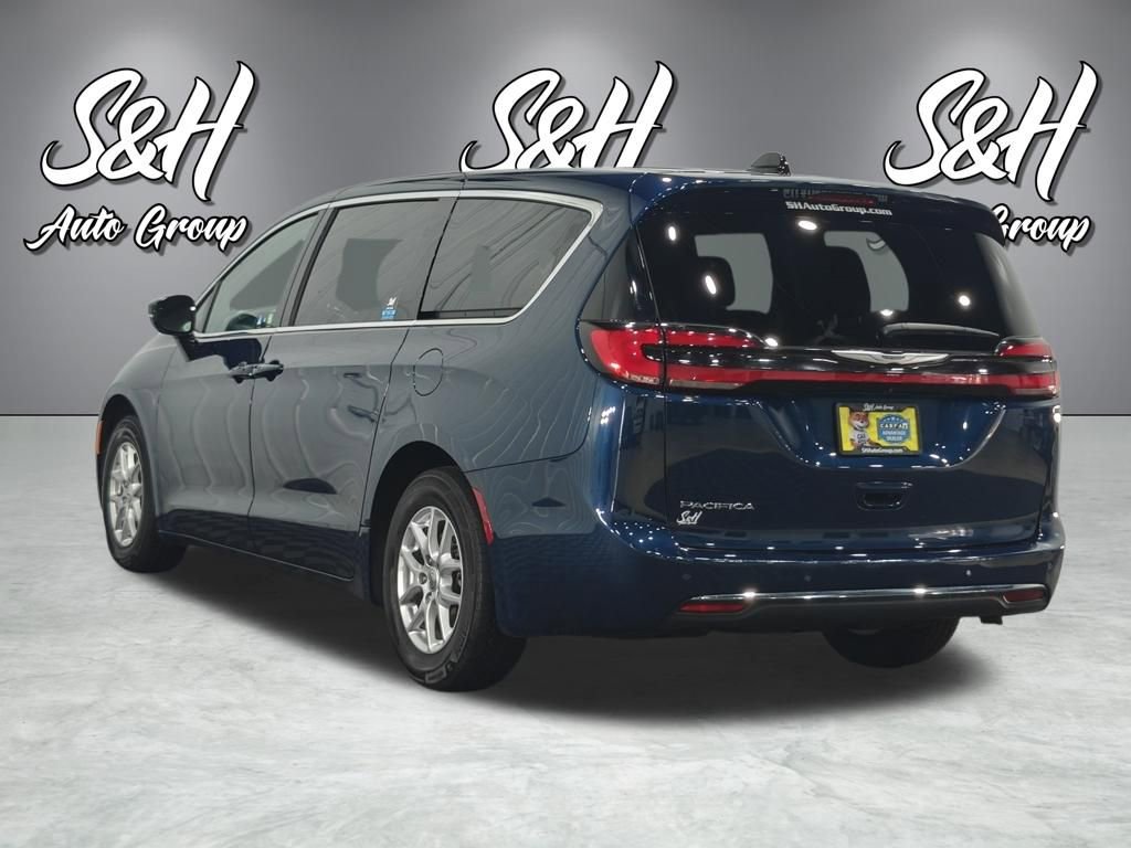 Used 2024 Chrysler Pacifica Touring image 15
