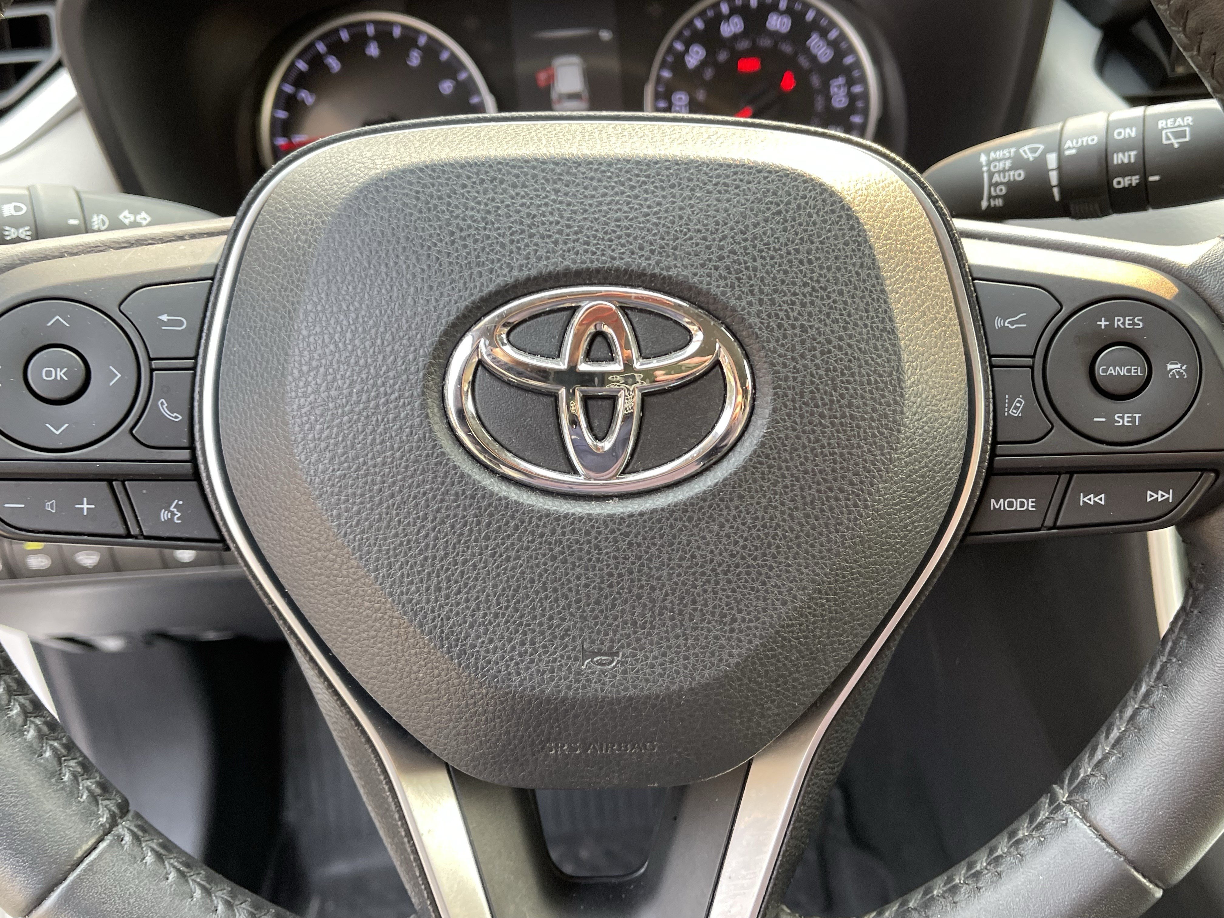 Certified 2020 Toyota RAV4 XLE w/ XLE Grade Weather Package AWD/4WD image 18