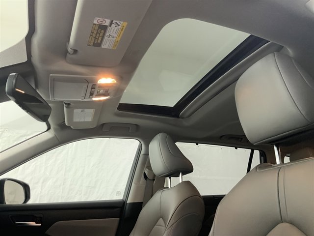 Used 2022 Toyota Highlander XLE AWD/4WD image 23