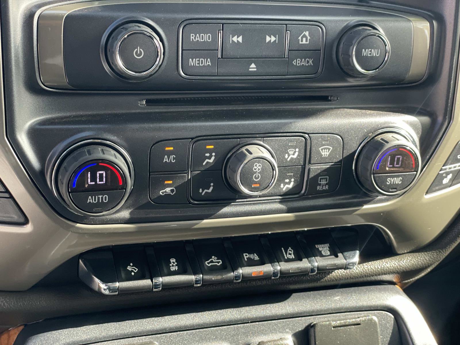 Used 2018 Chevrolet Silverado 2500 High Country w/ Duramax Plus Package image 17