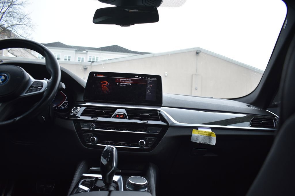 Used 2023 BMW 530e xDrive w/ Executive Package image 31