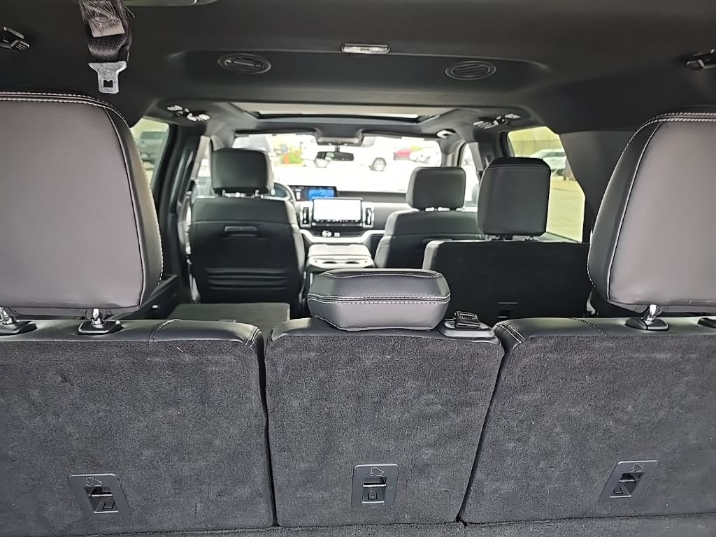 Used 2025 Ford Expedition Max Platinum w/ Stealth Appearance Package AWD/4WD image 9