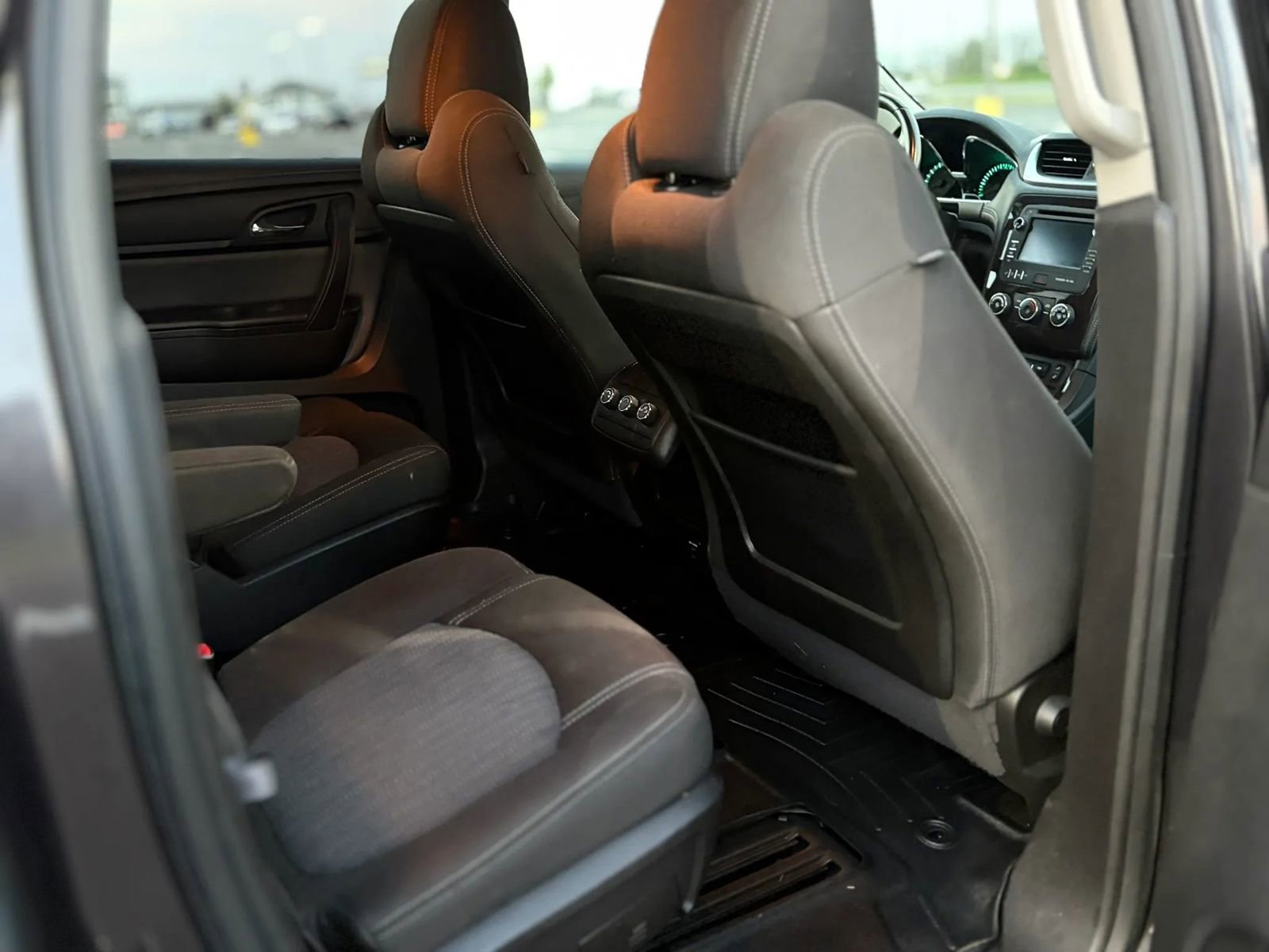 Used 2016 Chevrolet Traverse LT image 18