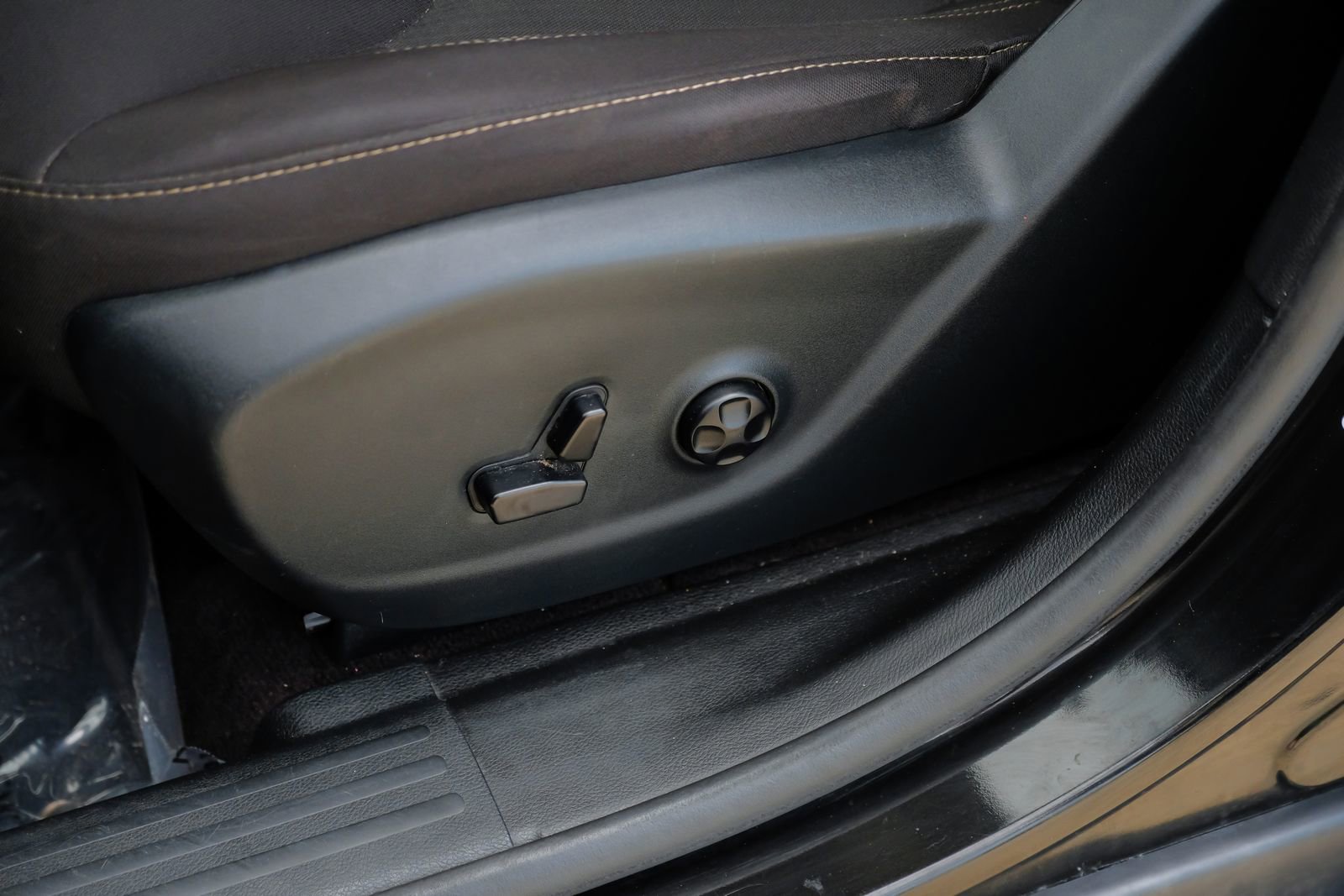 Used 2017 Jeep Cherokee Latitude w/ Safety/Convenience Group image 33