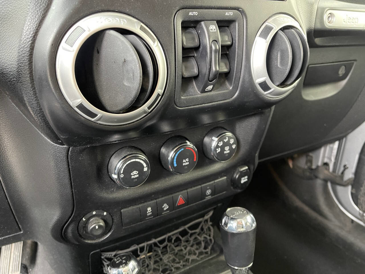 Used 2013 Jeep Wrangler Unlimited Sahara w/ Connectivity Group image 11