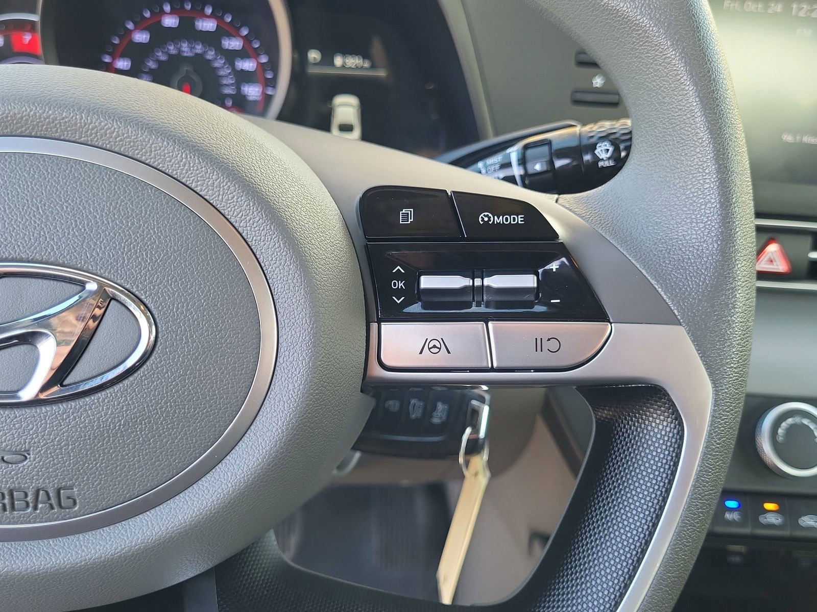 Used 2023 Hyundai Elantra SE image 19