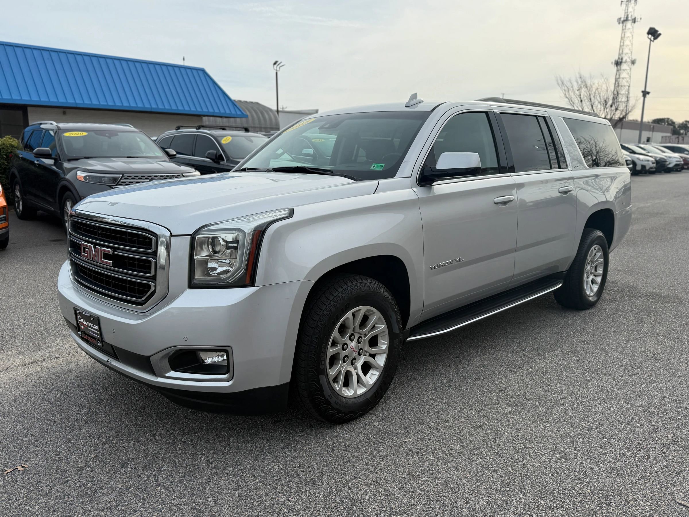 Used 2018 GMC Yukon XL SLT w/ Open Road Package image 3