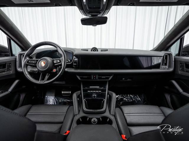 Used 2024 Porsche Cayenne Turbo GT AWD/4WD image 33
