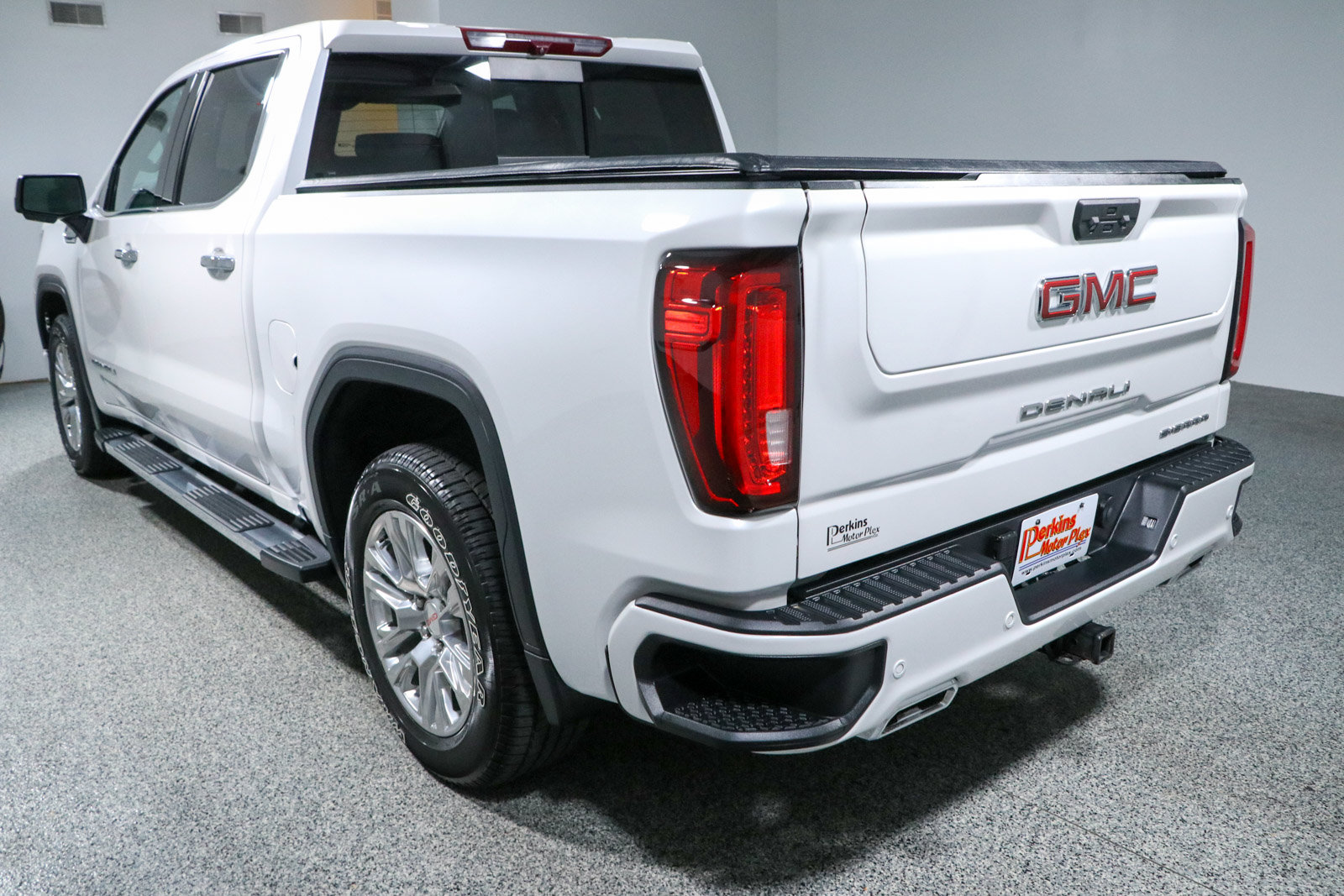 Used 2023 GMC Sierra 1500 Denali AWD/4WD image 9