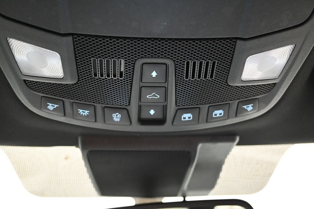 Used 2022 Ford F250 Lariat w/ Black Appearance Package AWD/4WD image 38
