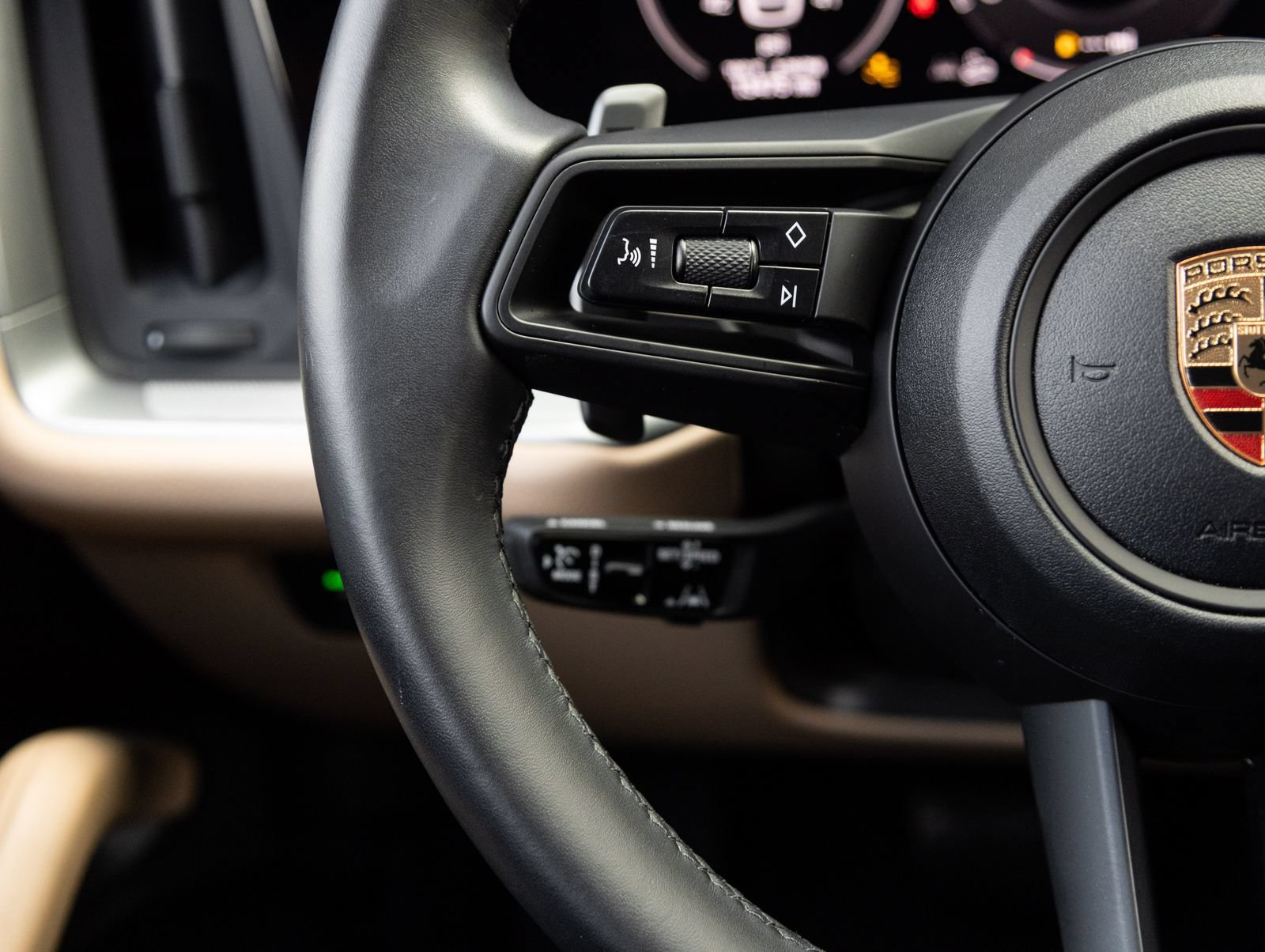 Certified 2024 Porsche Cayenne Coupe AWD/4WD image 15