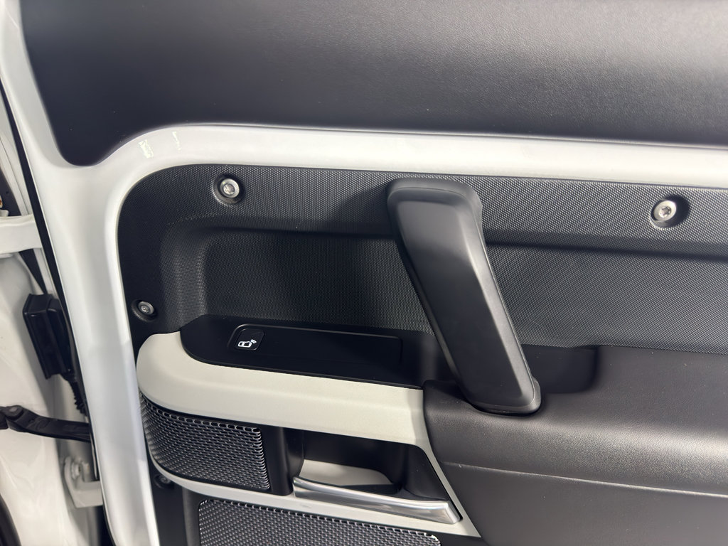 Used 2020 Land Rover Defender 110 HSE AWD/4WD image 39