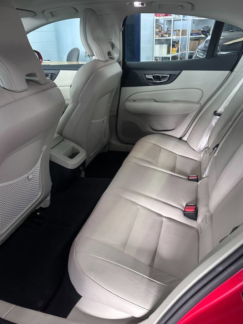 Used 2020 Volvo S60 T5 Momentum image 10