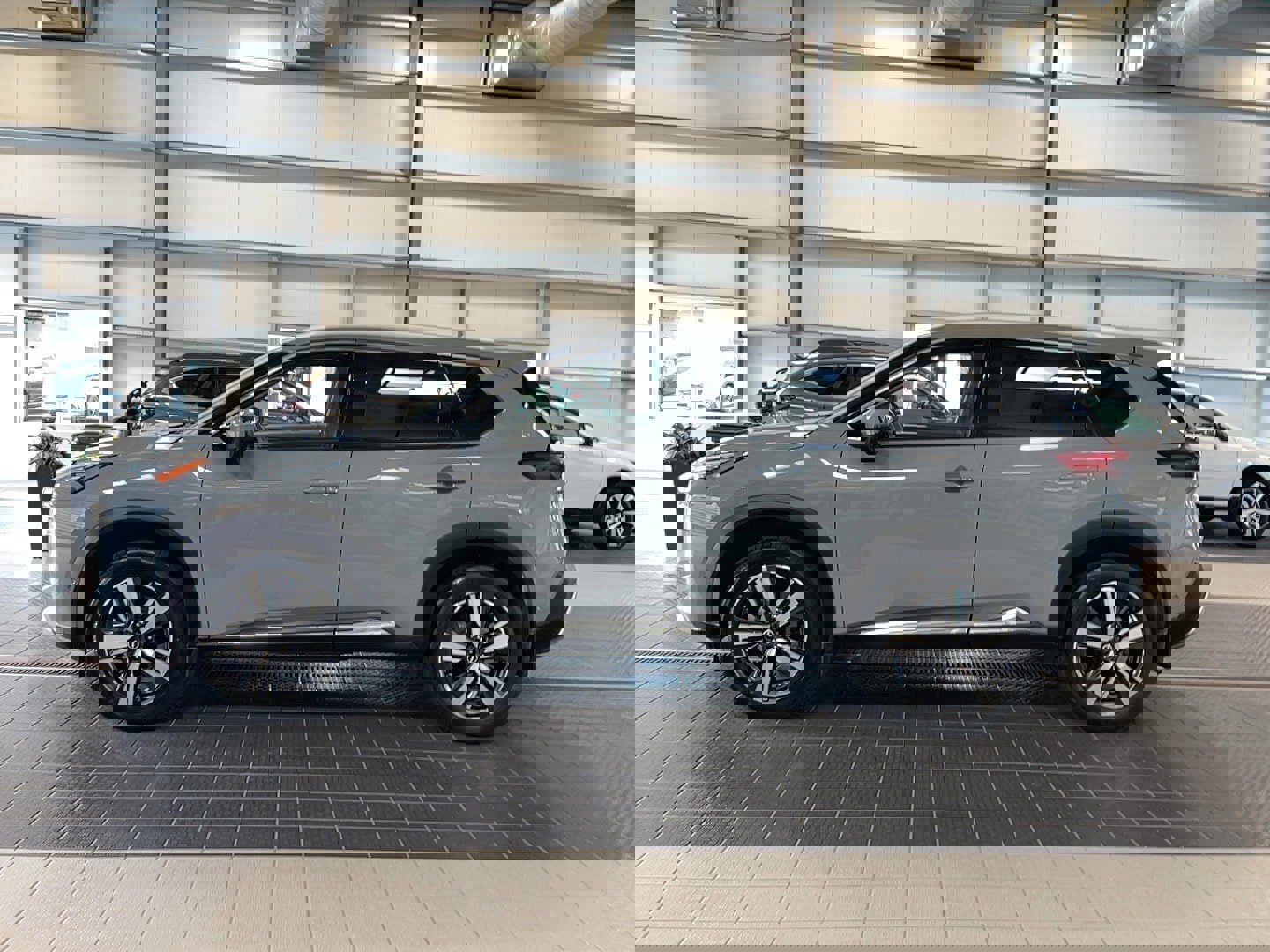 Used 2023 Nissan Rogue Platinum w/ Platinum Premium Package image 4