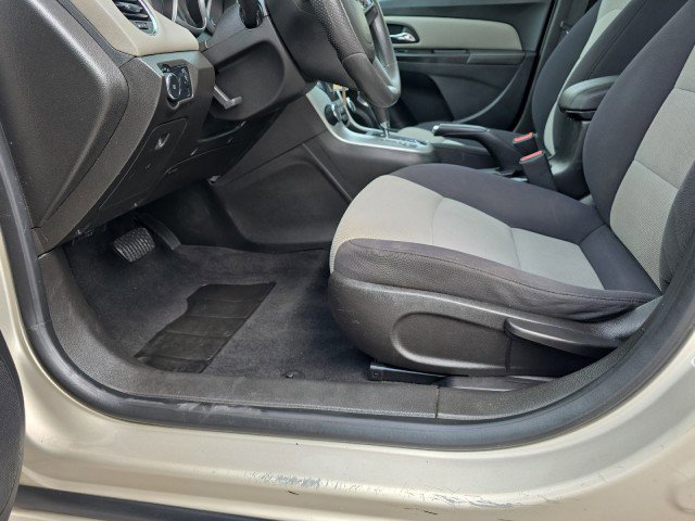 Used 2014 Chevrolet Cruze LS image 16