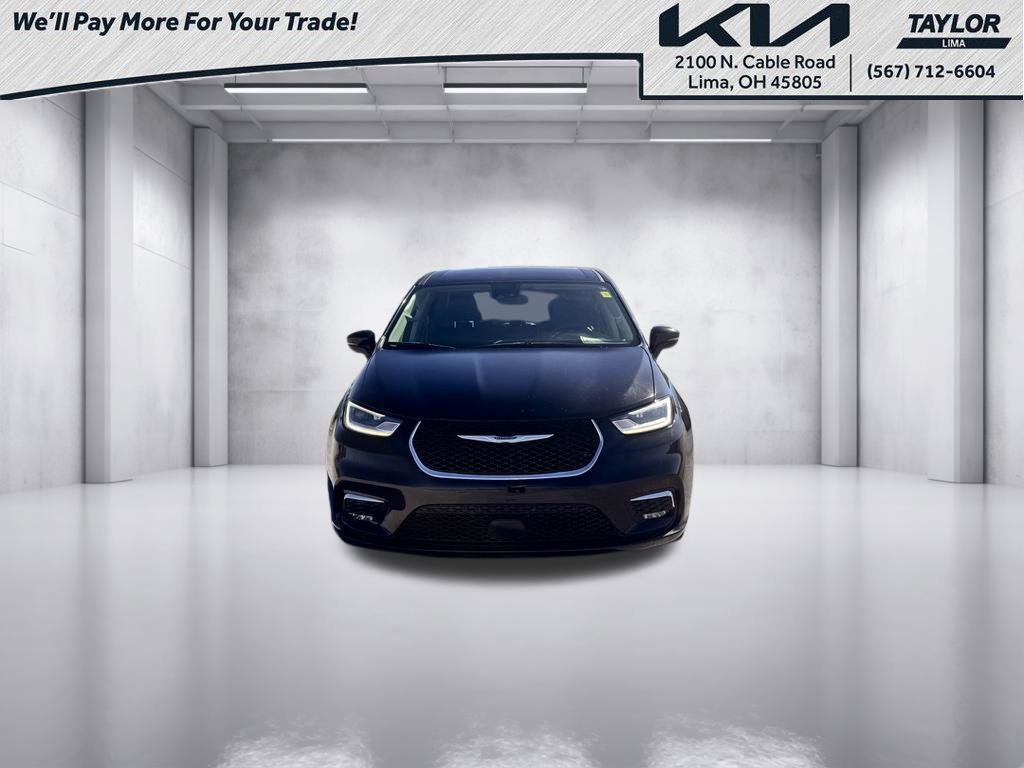 Used 2024 Chrysler Pacifica Touring-L FWD image 4
