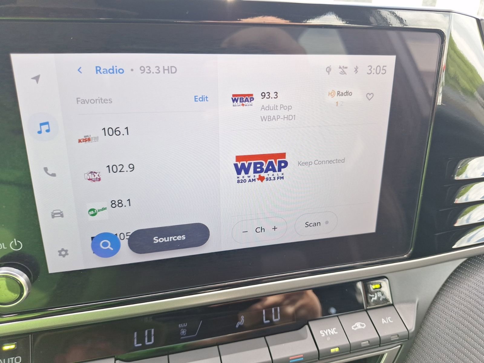 Used 2025 Toyota Camry SE w/ Convenience Package FWD image 24