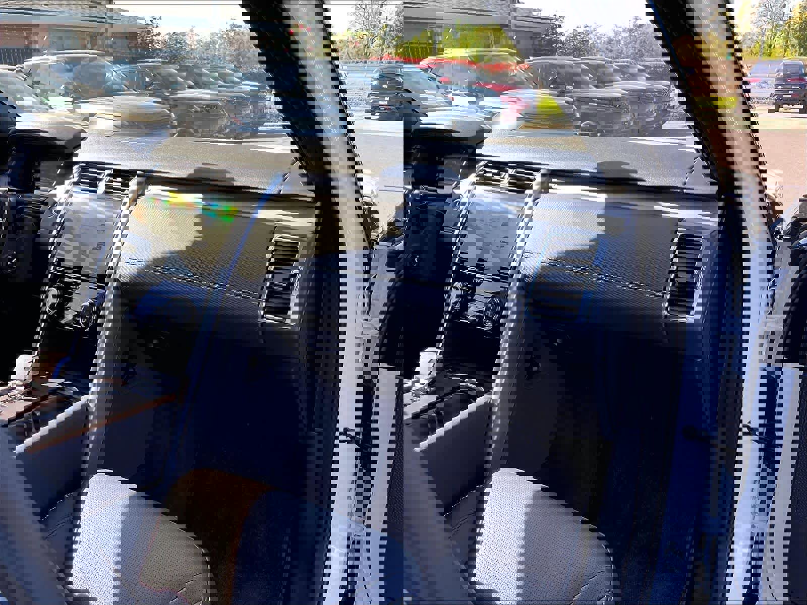 Used 2025 Land Rover Discovery Dynamic SE image 16