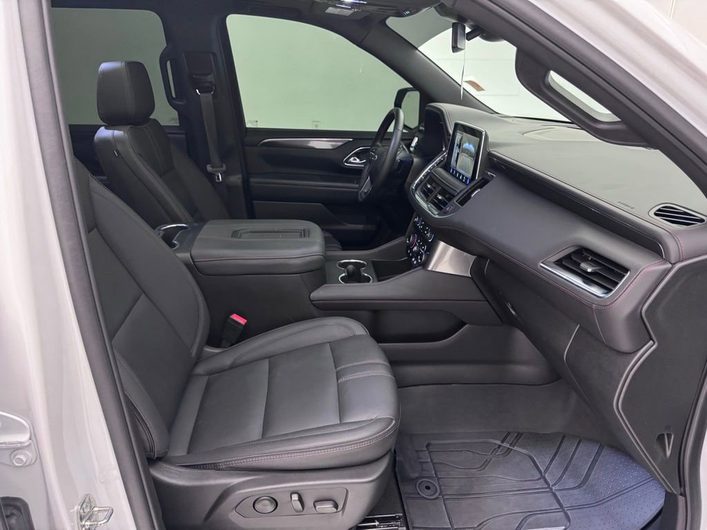Certified 2024 Chevrolet Suburban RST w/ Luxury Package AWD/4WD image 13