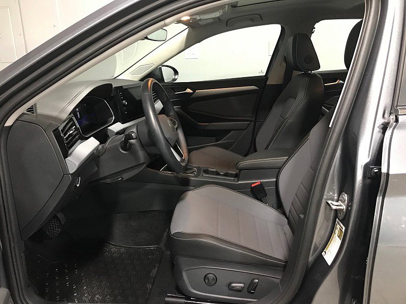 Used 2025 Volkswagen Jetta SE image 10