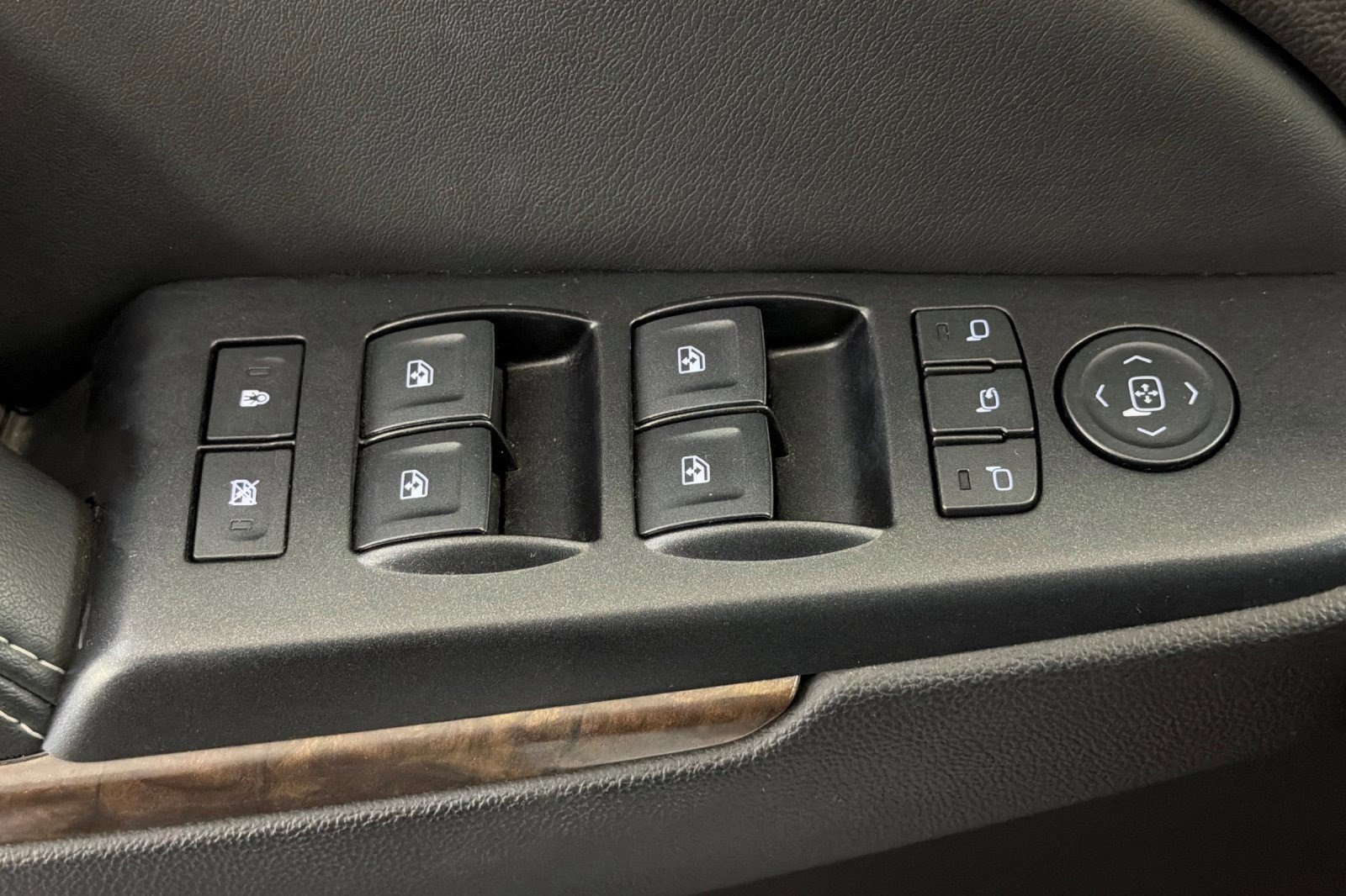 Used 2016 Chevrolet Tahoe LT image 13