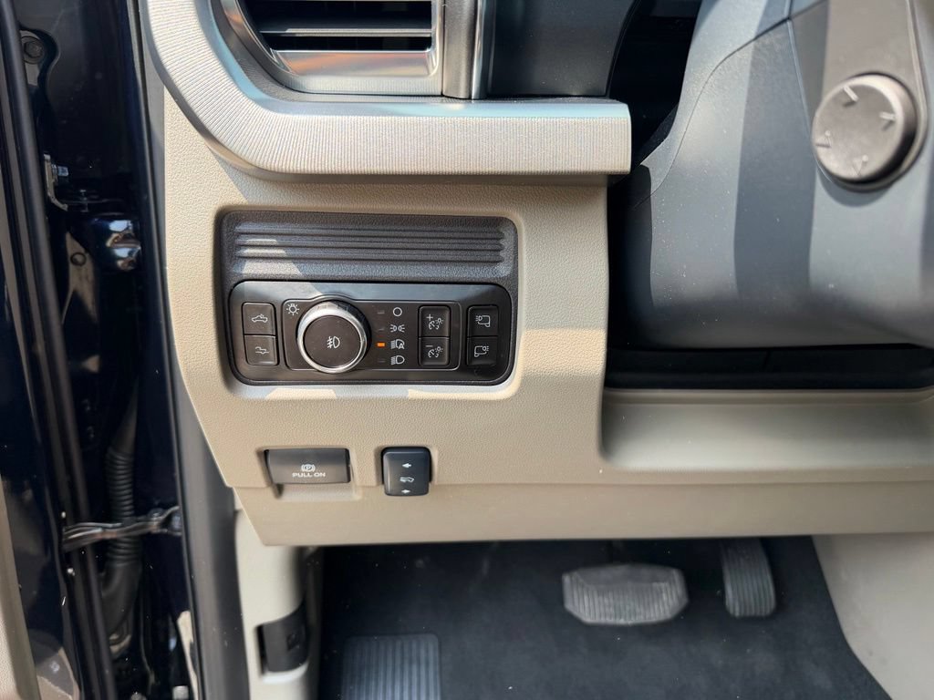 Used 2025 Ford F450 Platinum w/ Platinum Plus Package AWD/4WD image 28