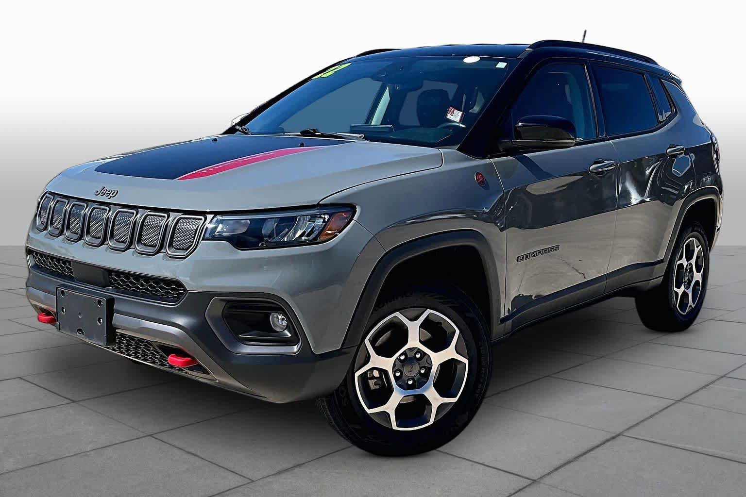 Used 2022 Jeep Compass Trailhawk w/ Trailhawk Convenience Group AWD/4WD image 2