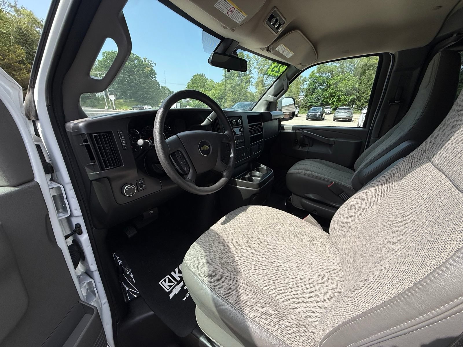 Used 2025 Chevrolet Express 3500 LT w/ LT Preferred Equipment Group RWD image 11