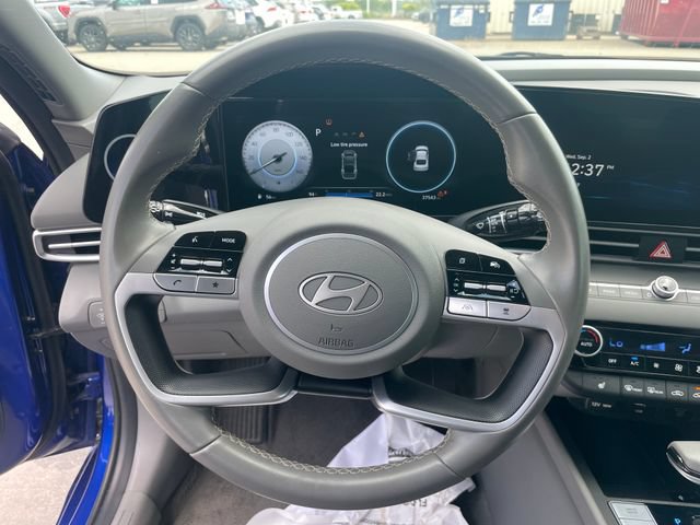 Used 2025 Hyundai Elantra SEL FWD image 25