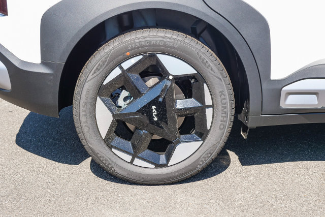 New 2027 Kia Seltos S FWD image 16
