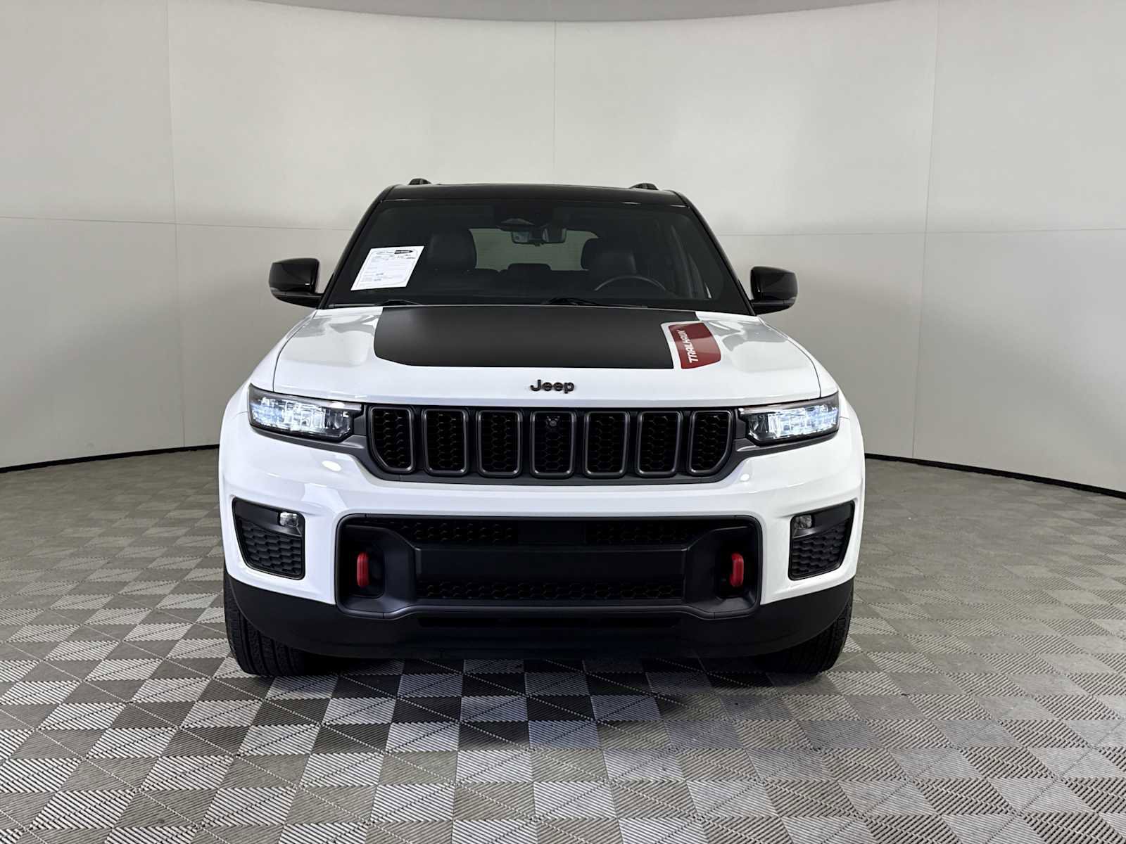 Used 2022 Jeep Grand Cherokee Trailhawk w/ Luxury Tech Group III image 3